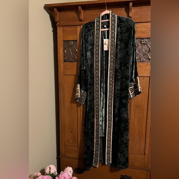 Johnny Was Natalia Velvet Kimono Size S NWT - Picture 6 of 9
